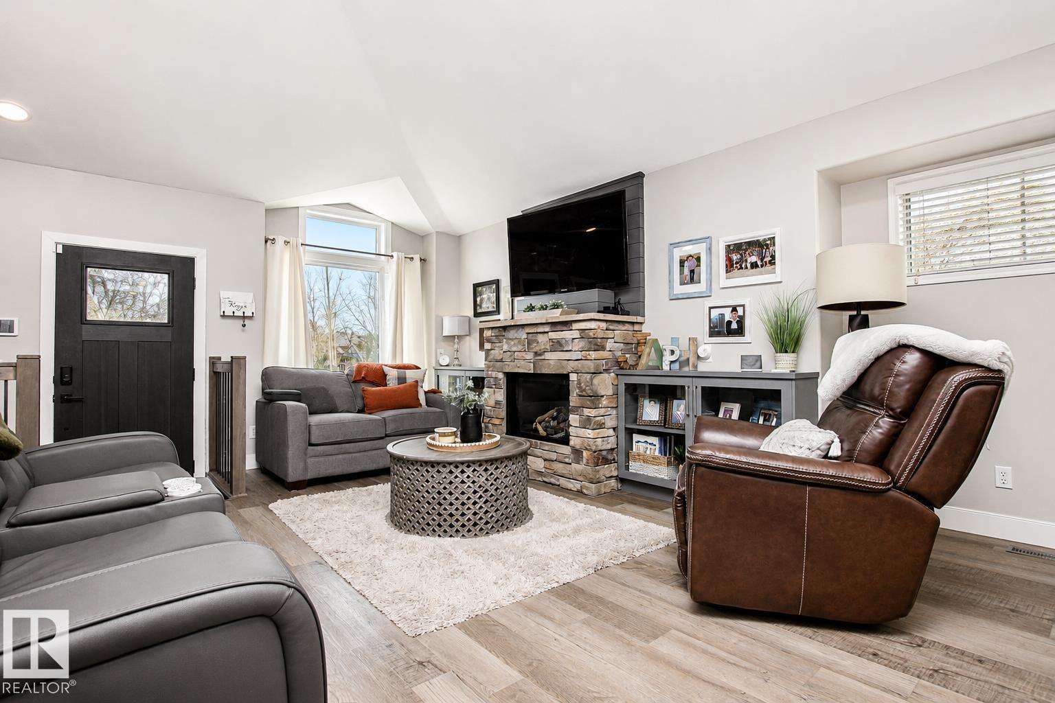 160 REGENCY DR - 6