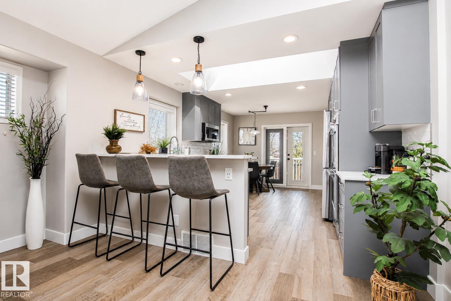 160 REGENCY DR - 7