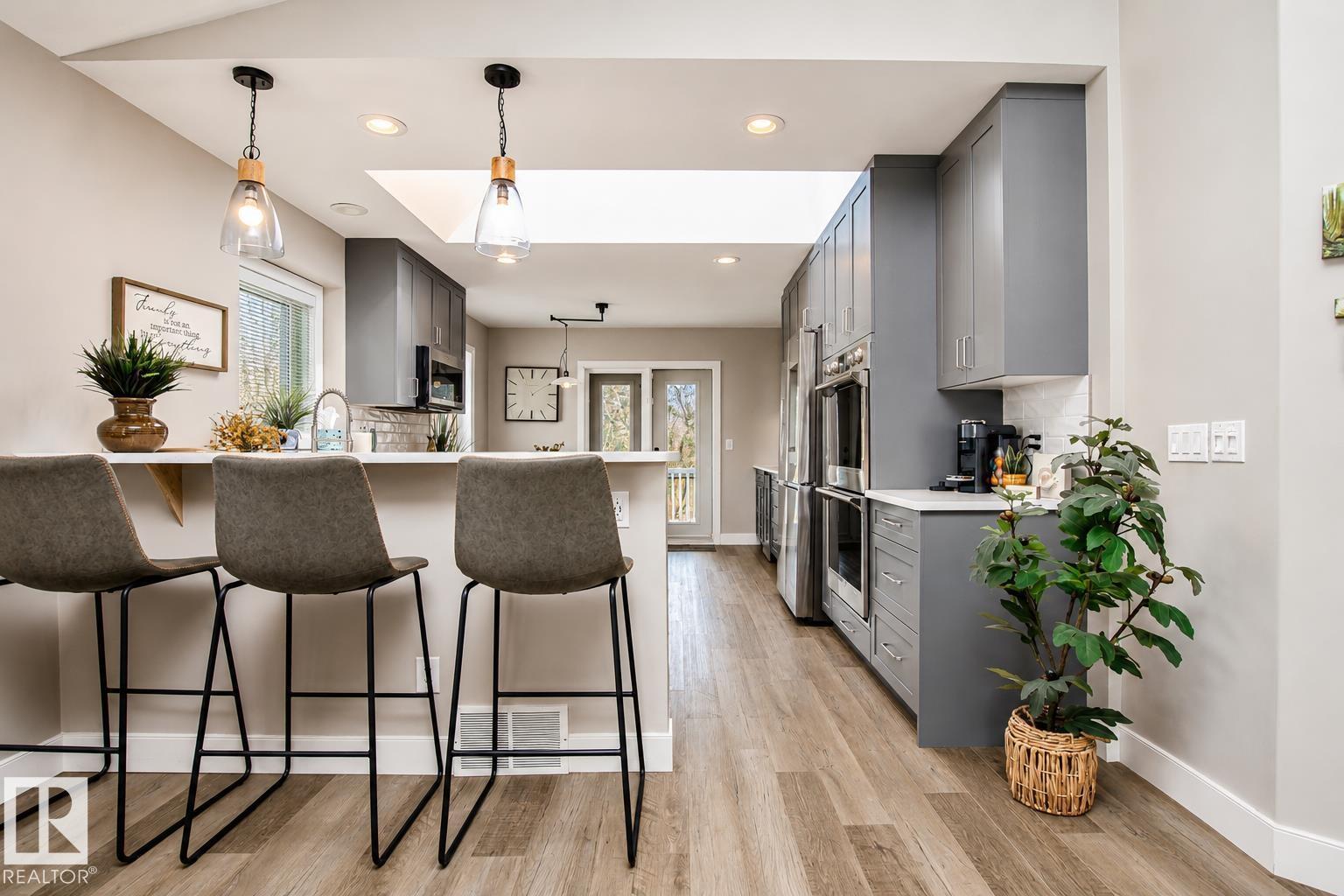 160 REGENCY DR - 8