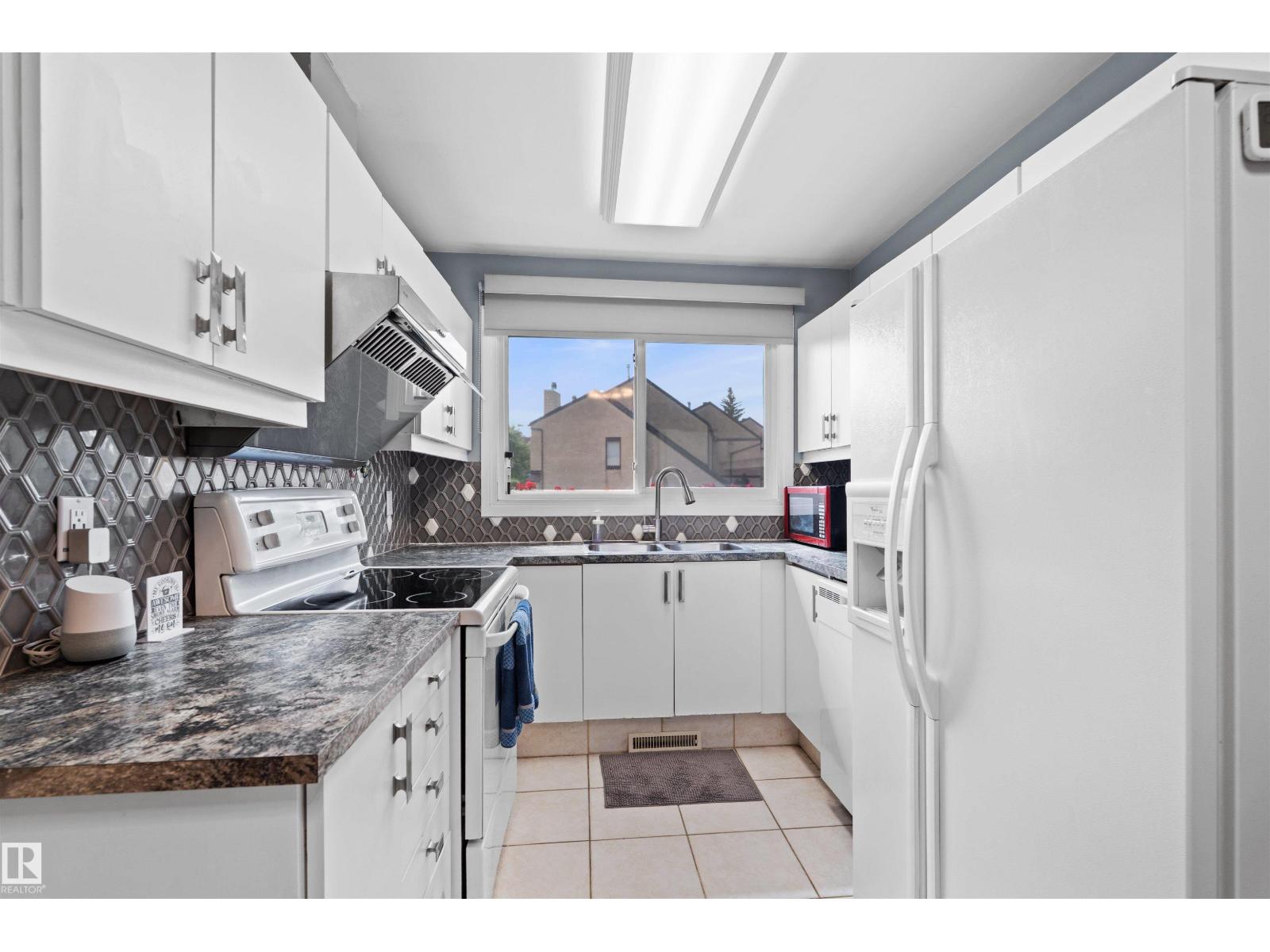 12128 25 AV NW - 7
