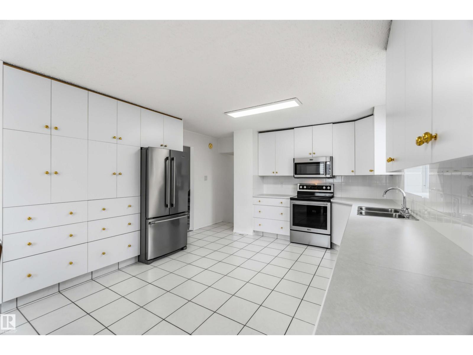 17919 94 AV NW - 16