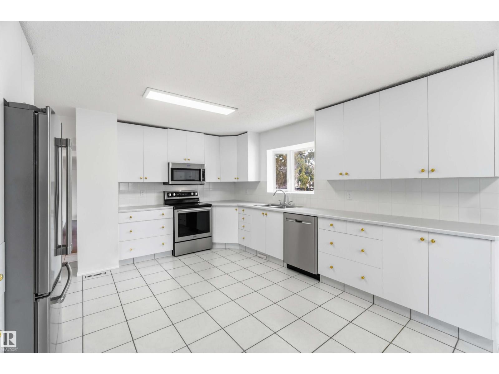 17919 94 AV NW - 17
