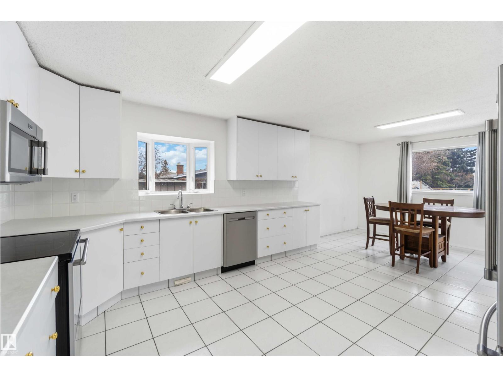 17919 94 AV NW - 19
