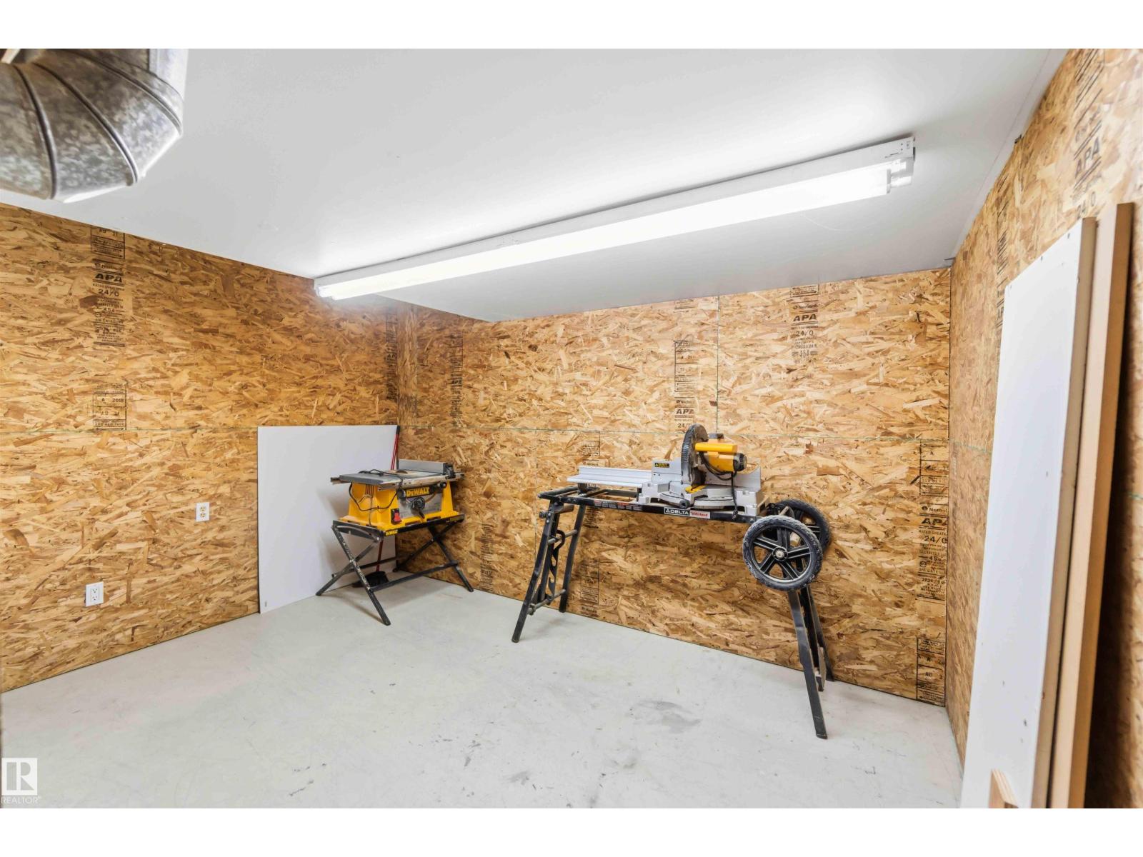 17919 94 AV NW - 50