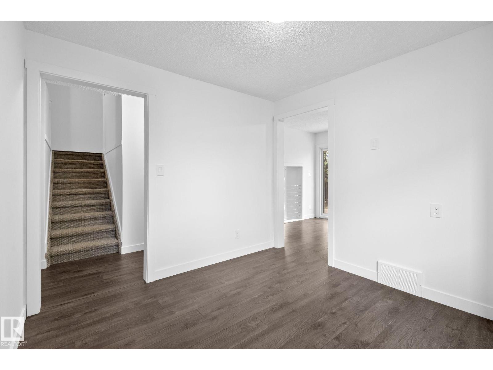 2832 135 AV NW - 20
