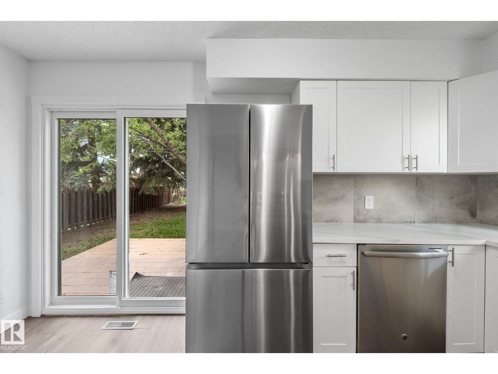 2832 135 AV NW - 28