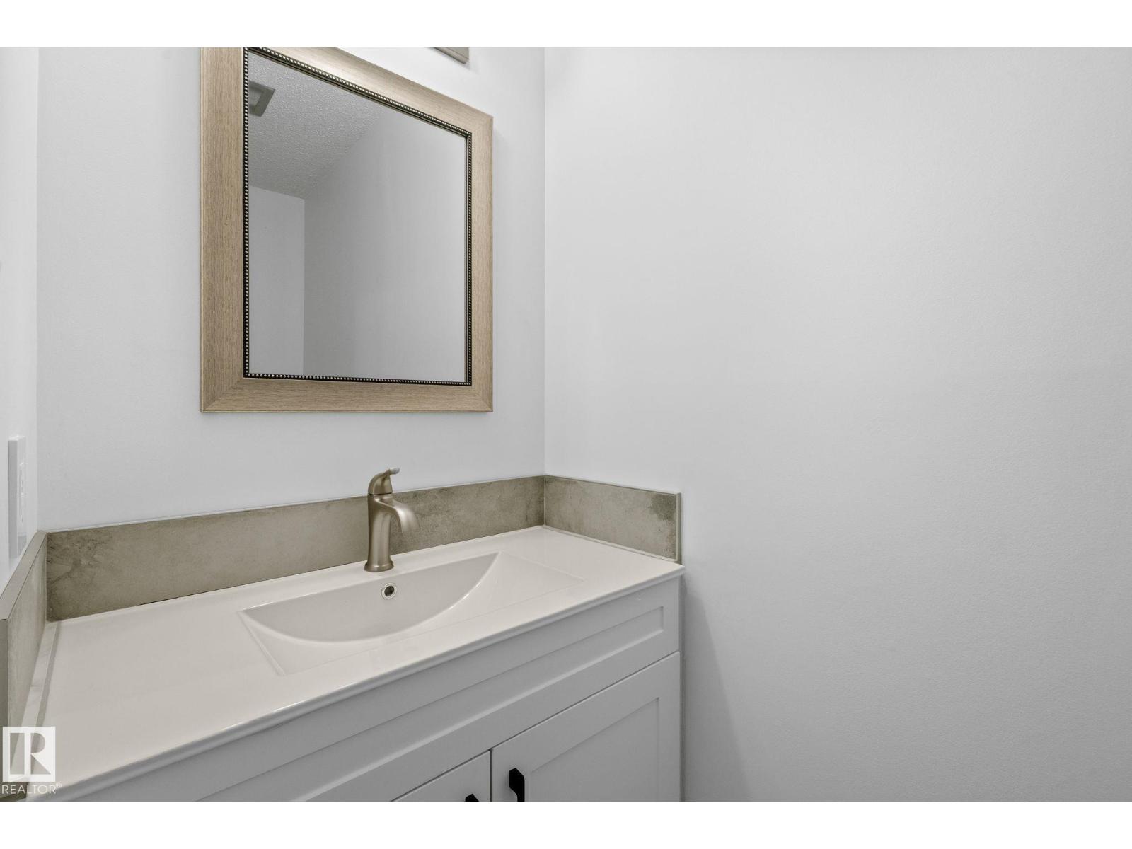 2832 135 AV NW - 32