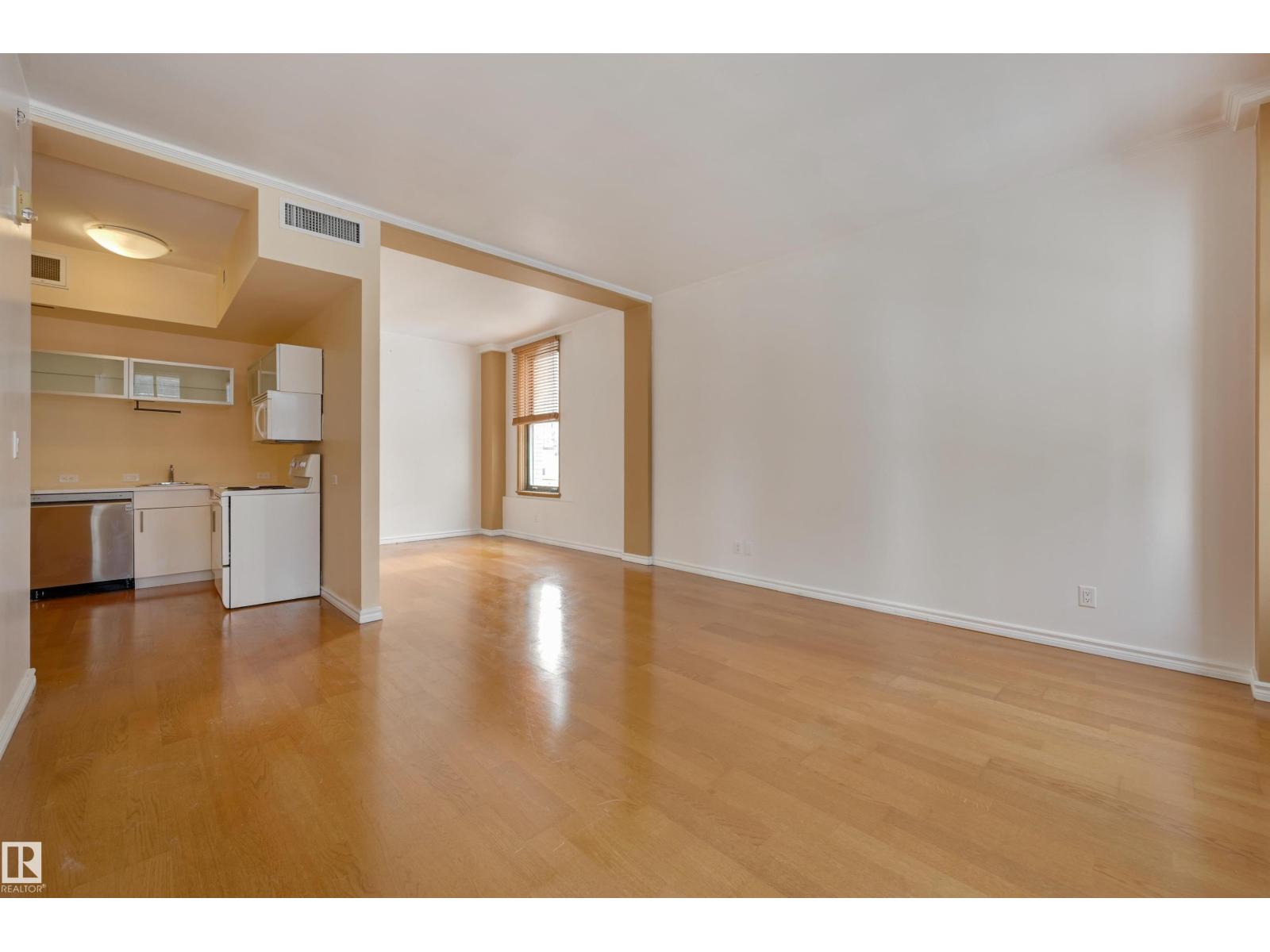 #902 10134 100 ST NW - 11