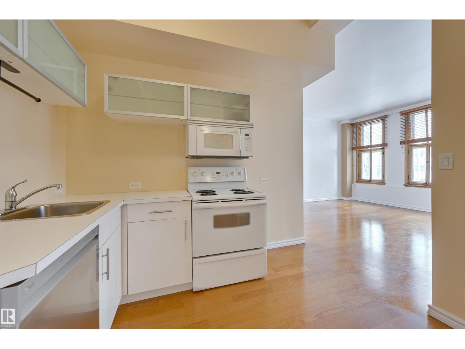#902 10134 100 ST NW - 20