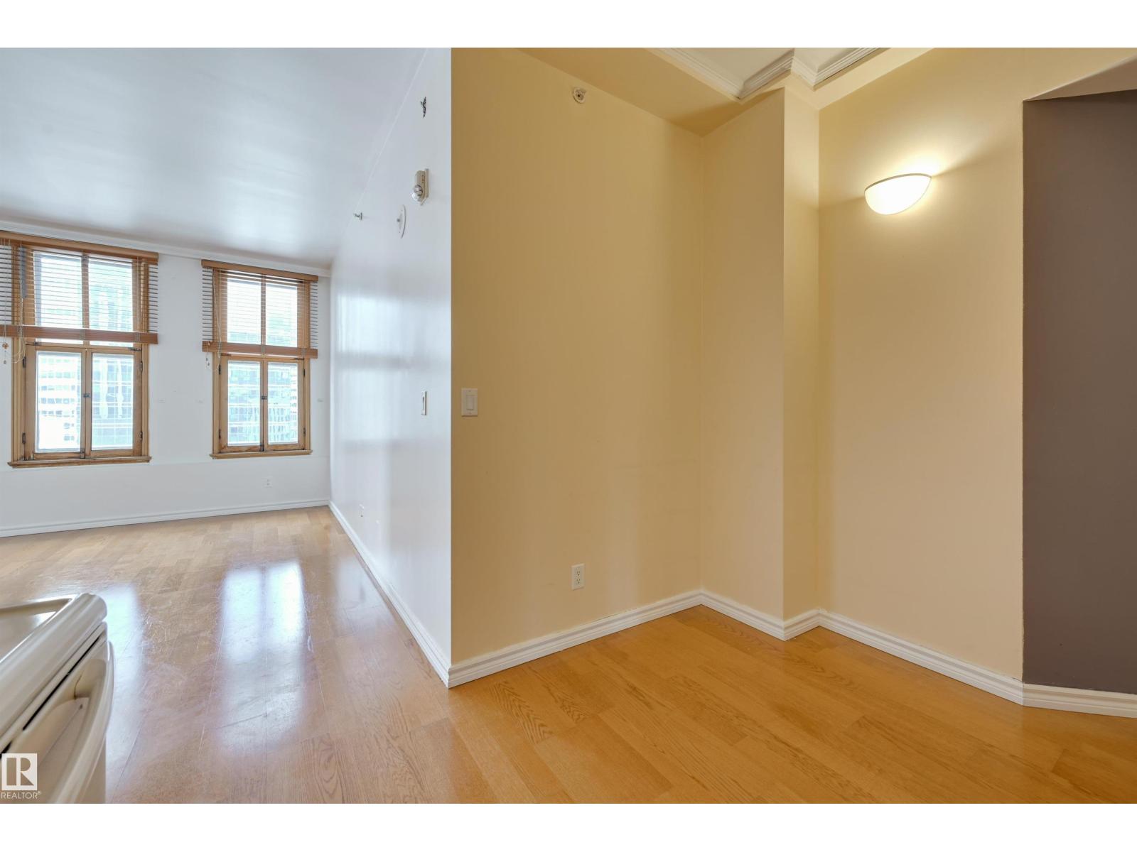 #902 10134 100 ST NW - 21
