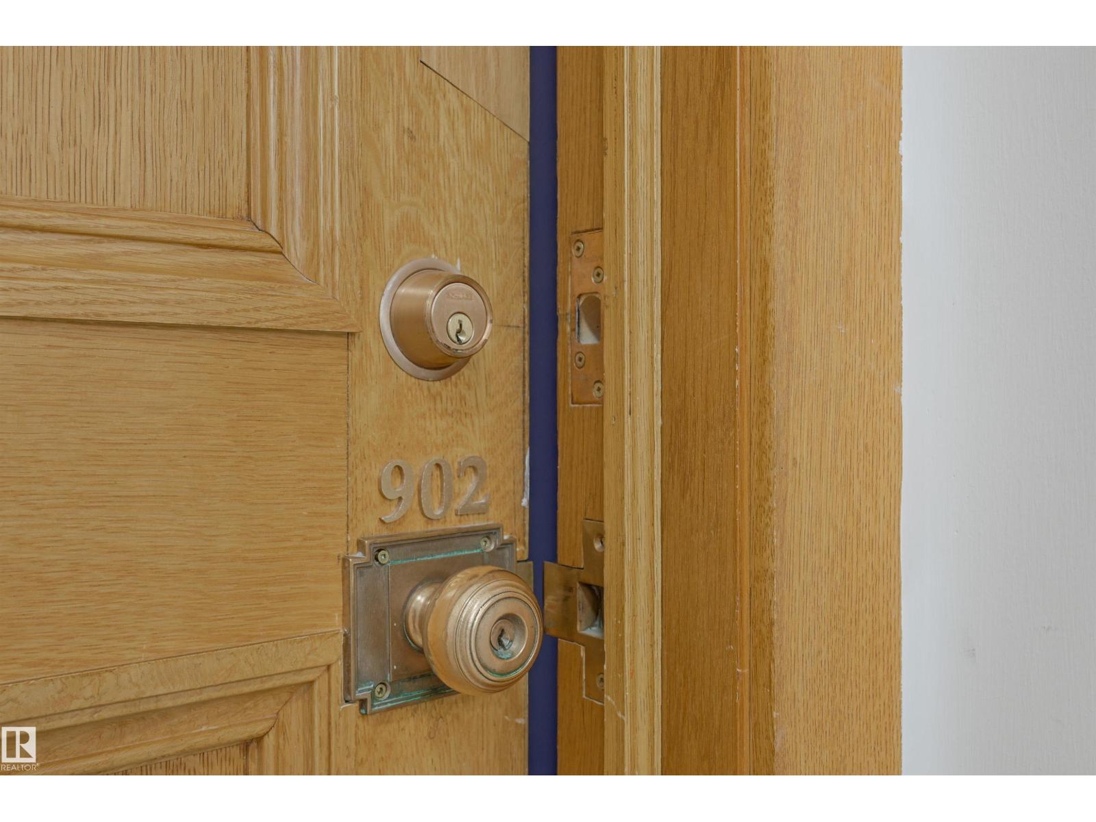 #902 10134 100 ST NW - 25