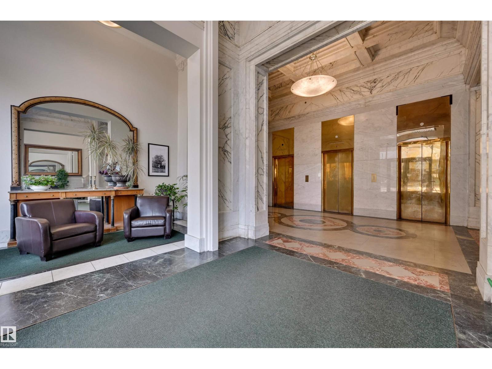 #902 10134 100 ST NW - 4