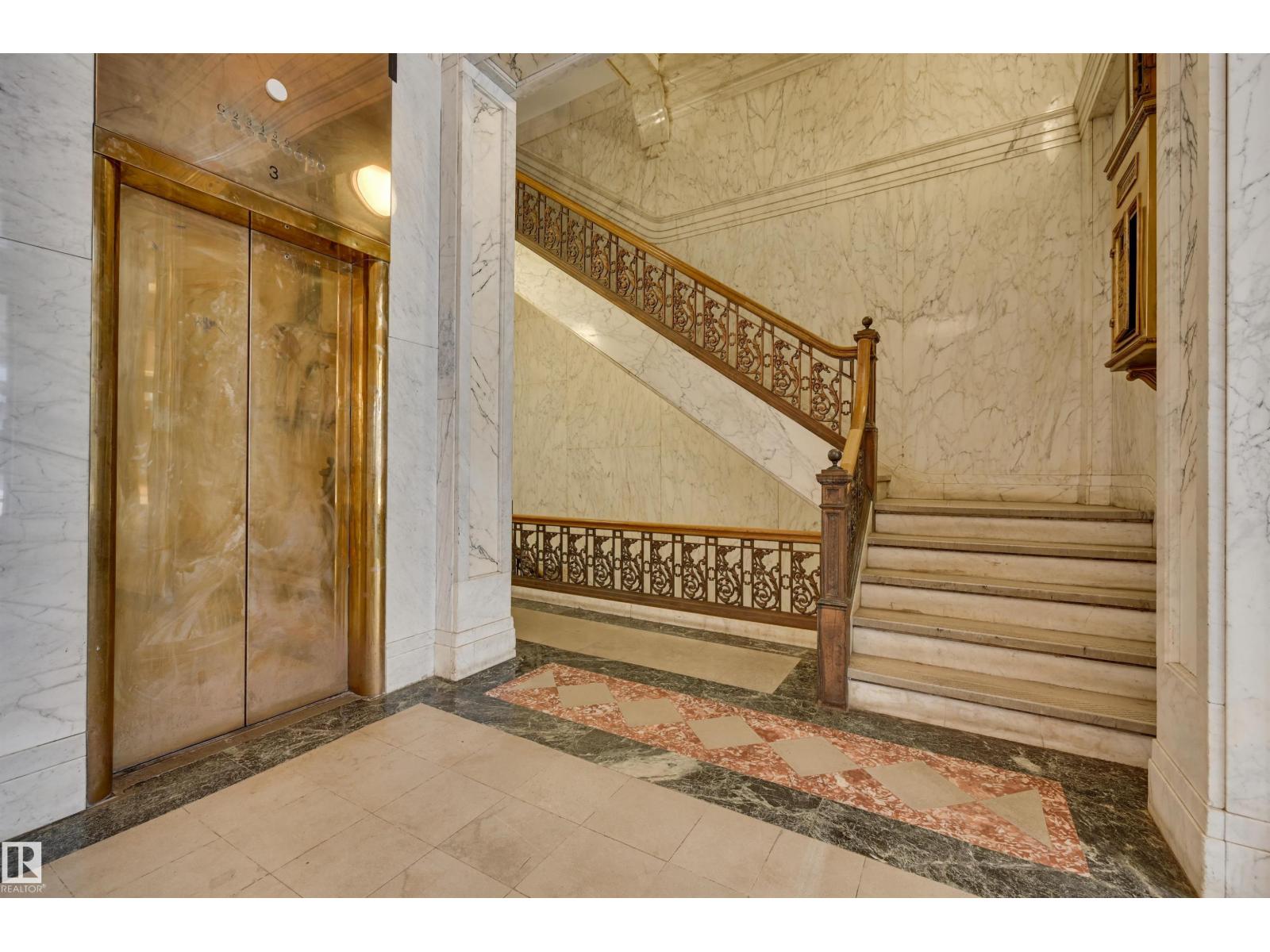 #902 10134 100 ST NW - 5