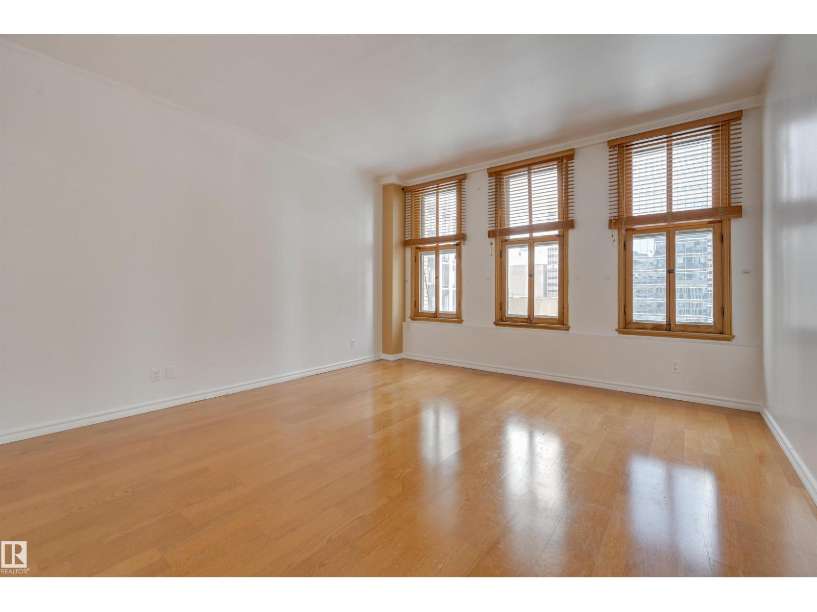 #902 10134 100 ST NW - 7
