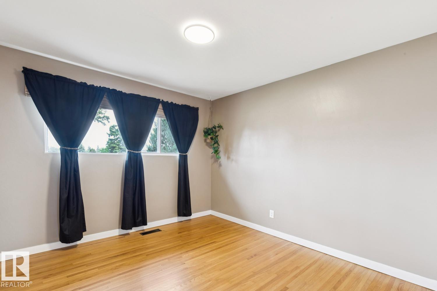 5203 103 AV NW NW - 13