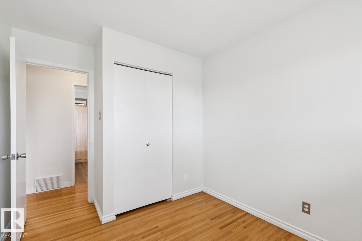 5203 103 AV NW NW - 18