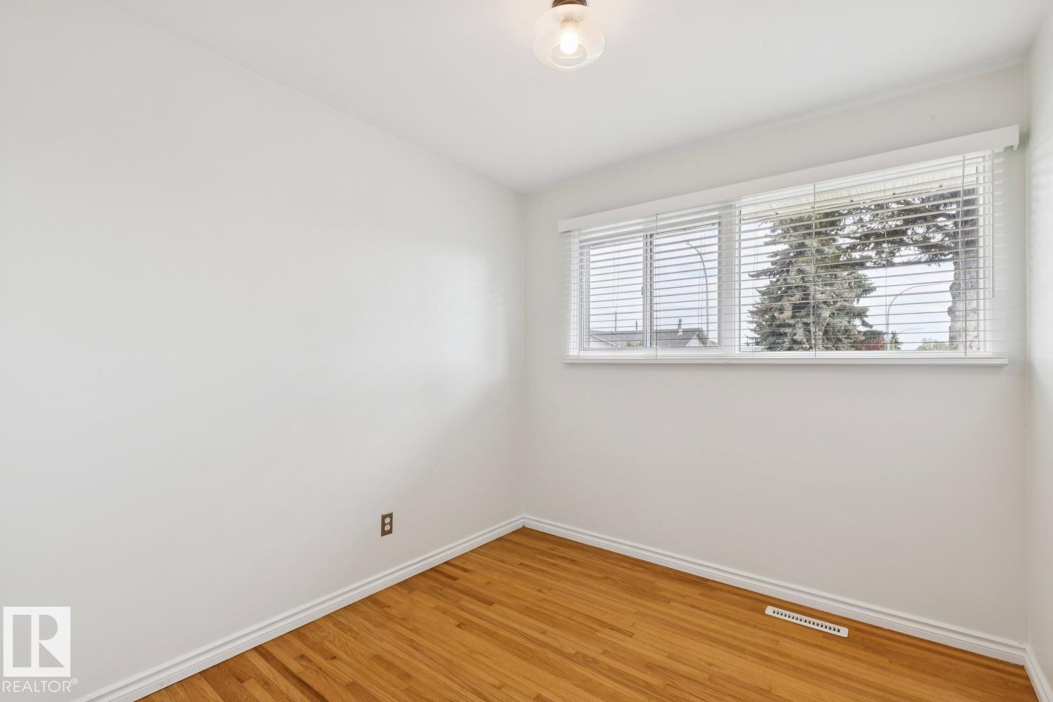 5203 103 AV NW NW - 19