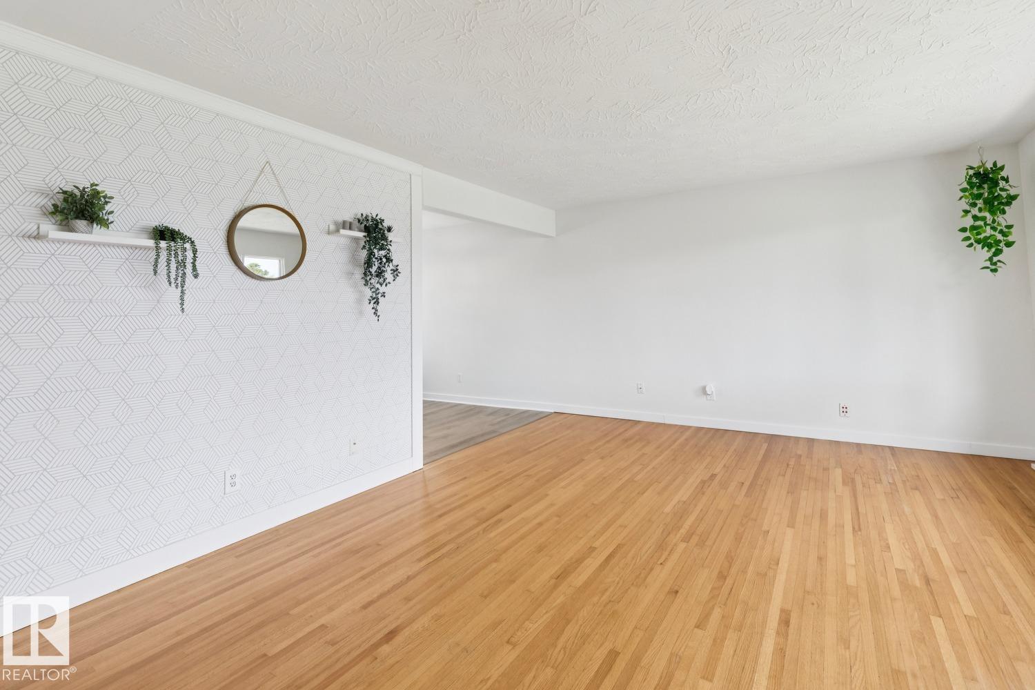 5203 103 AV NW NW - 10