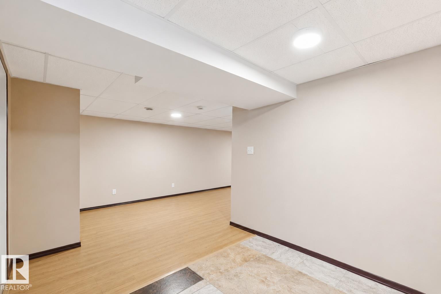 5203 103 AV NW NW - 22