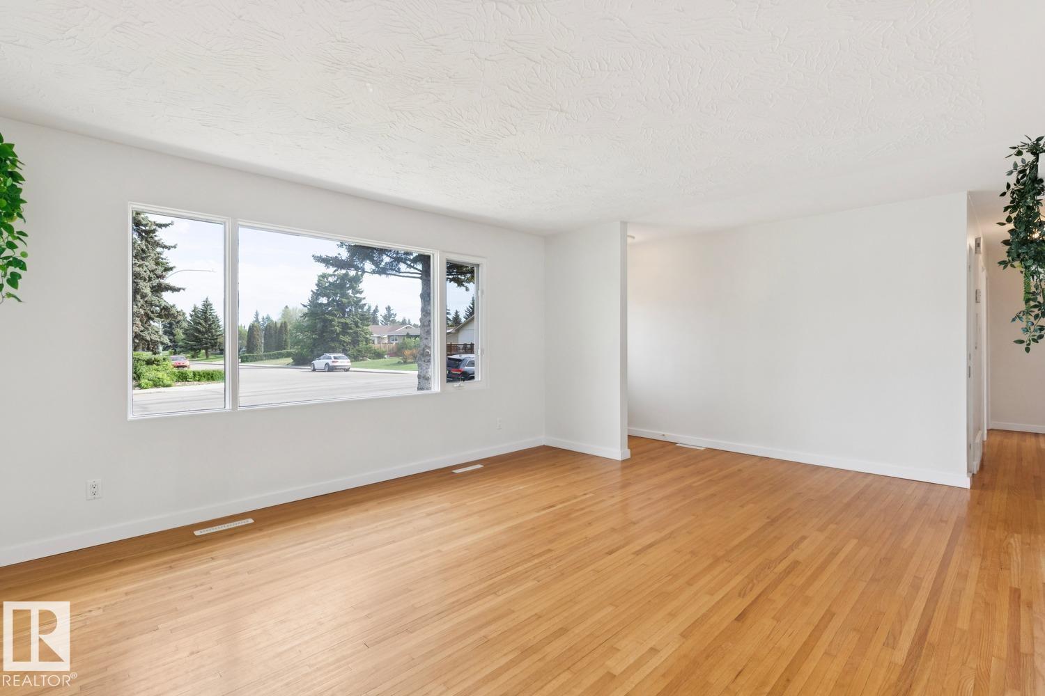 5203 103 AV NW NW - 11