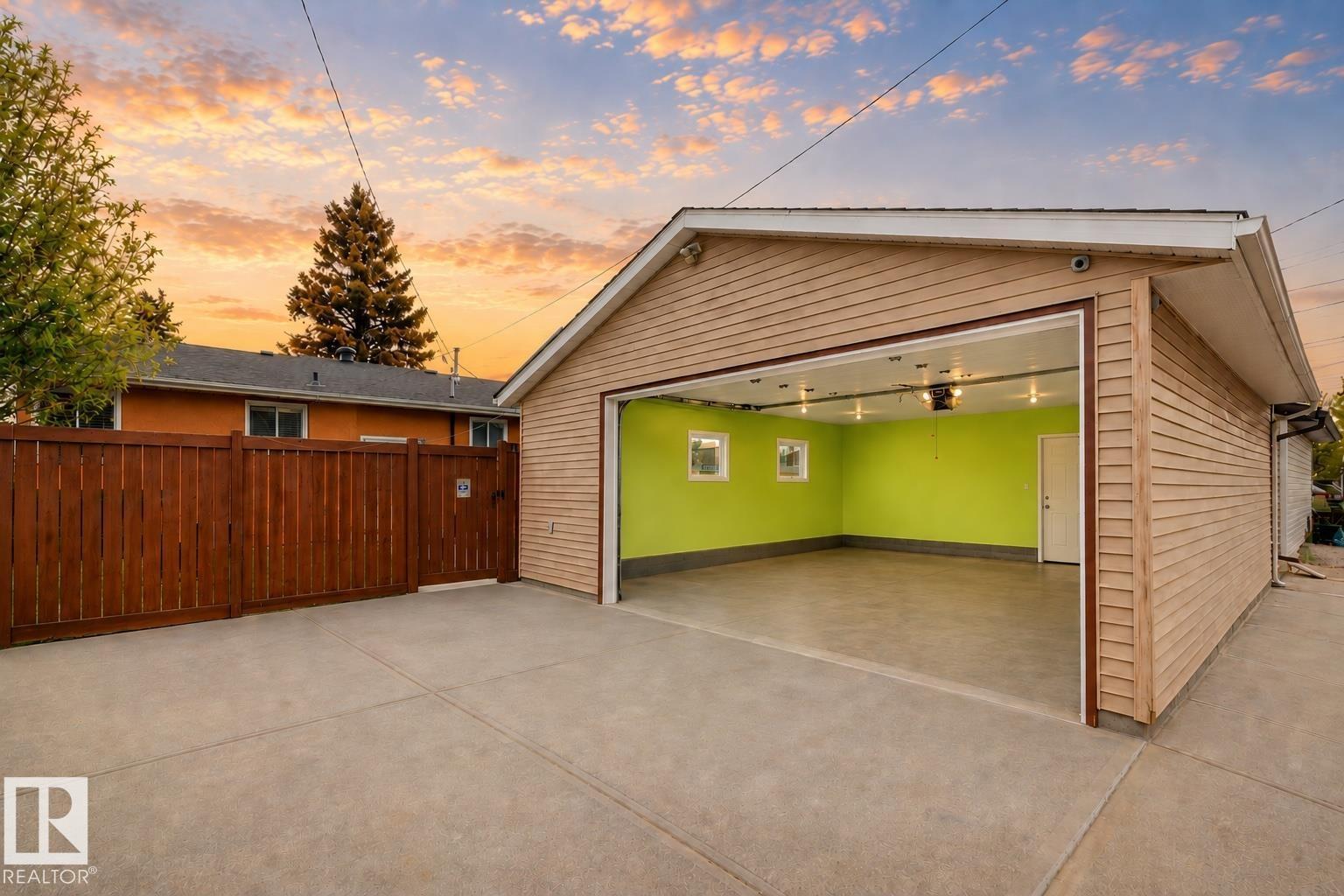 5203 103 AV NW NW - 35