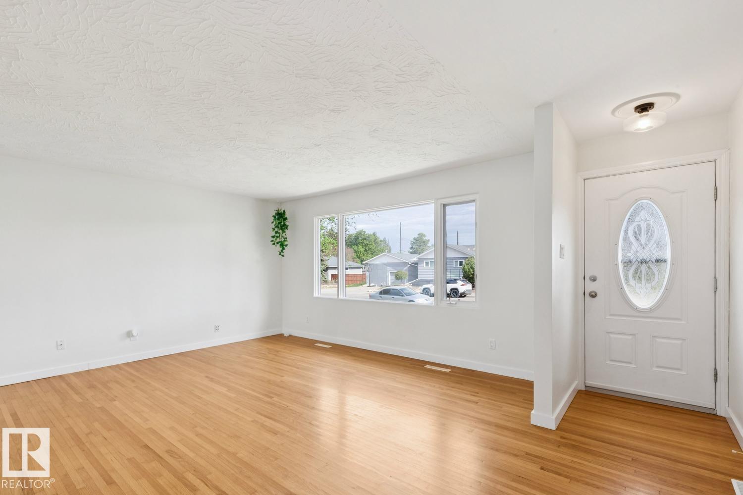 5203 103 AV NW NW - 9