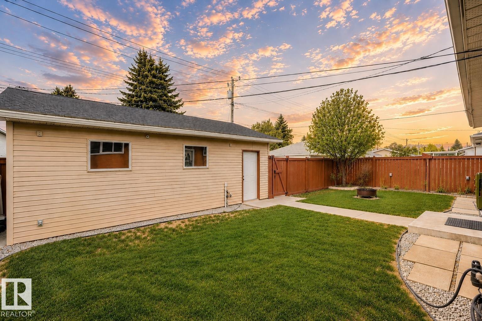 5203 103 AV NW NW - 34