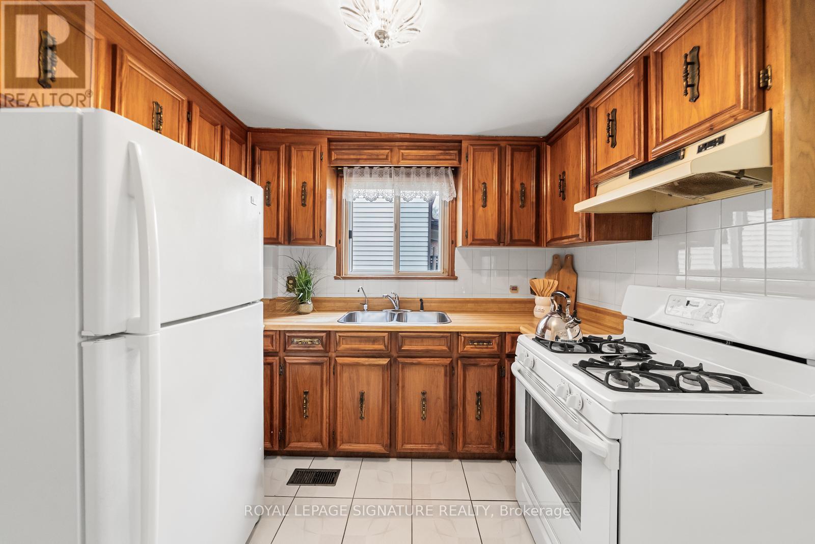387 BARTLETT AVENUE N - 11