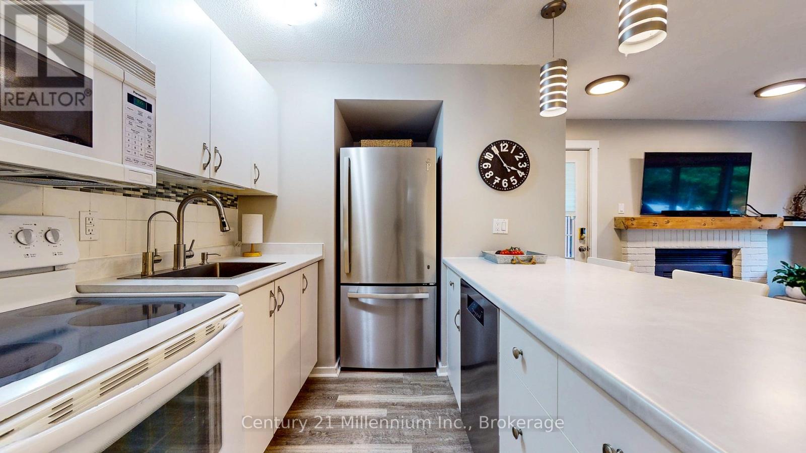 #98 23 DAWSON DRIVE - 17