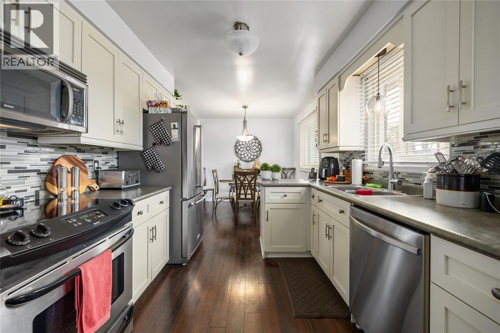 671 NELSON STREET - 11