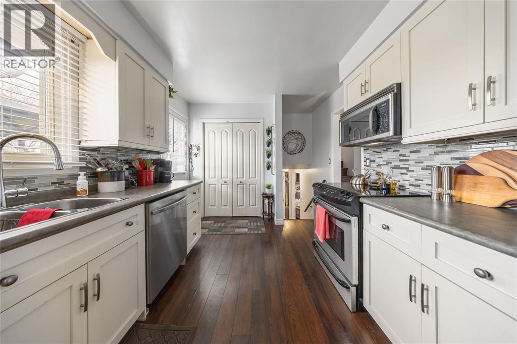 671 NELSON STREET - 12