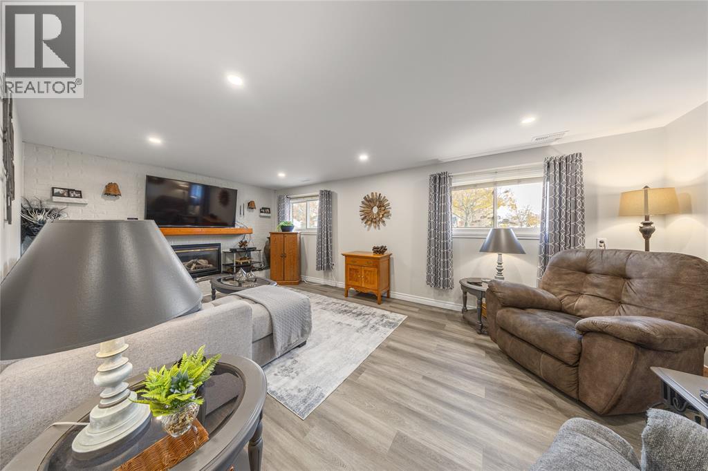 671 NELSON STREET - 16