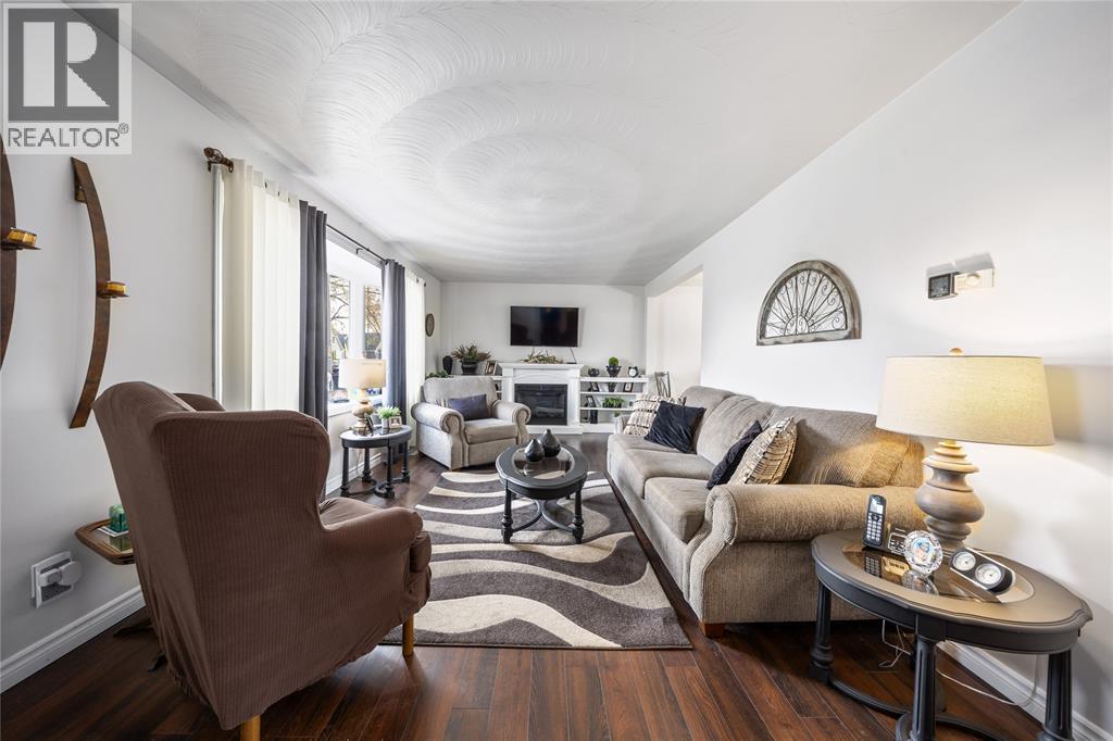 671 NELSON STREET - 3