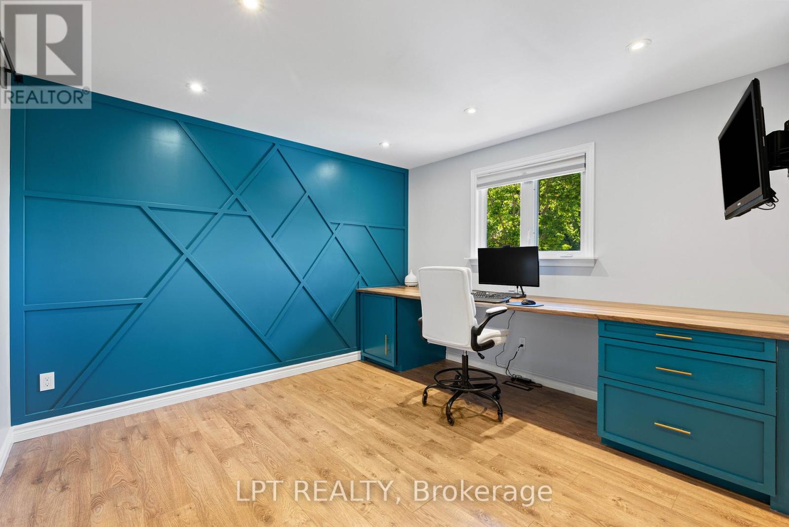 112 DORIS CRESCENT - 29