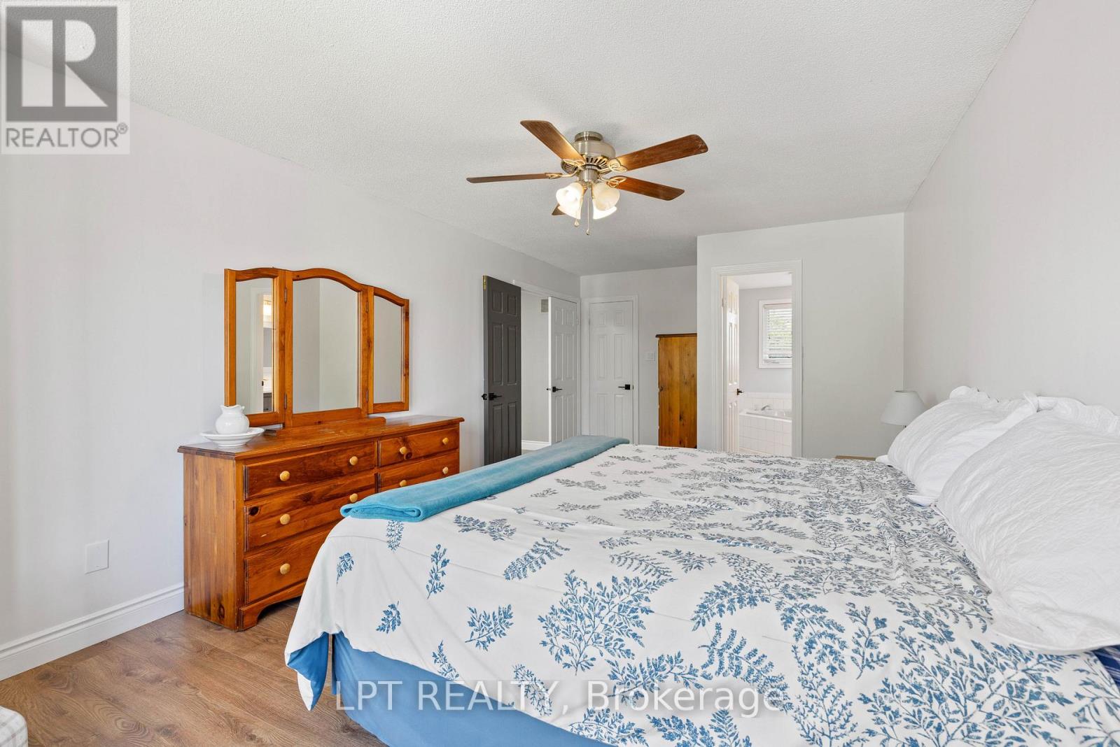 112 DORIS CRESCENT - 25