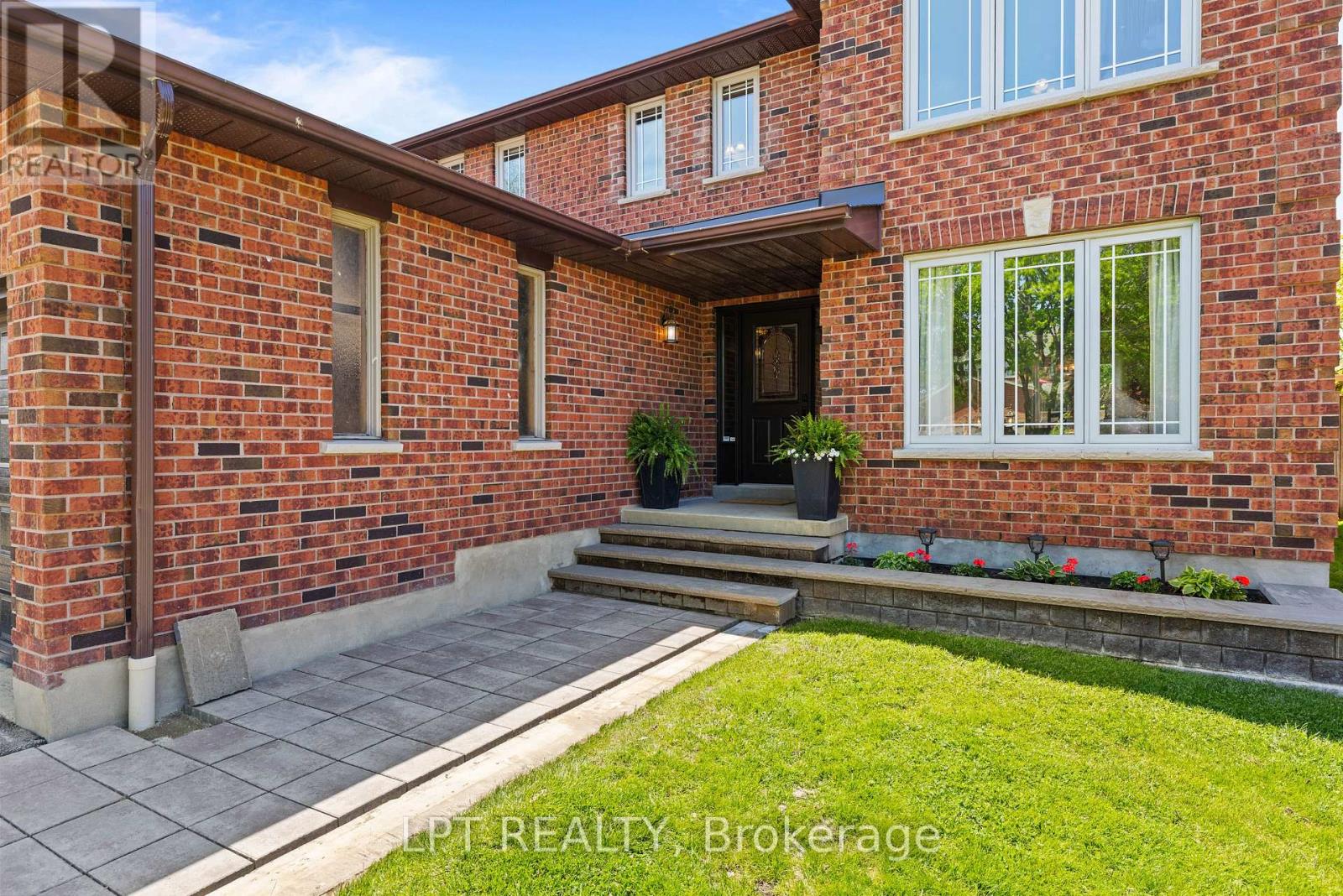 112 DORIS CRESCENT - 5
