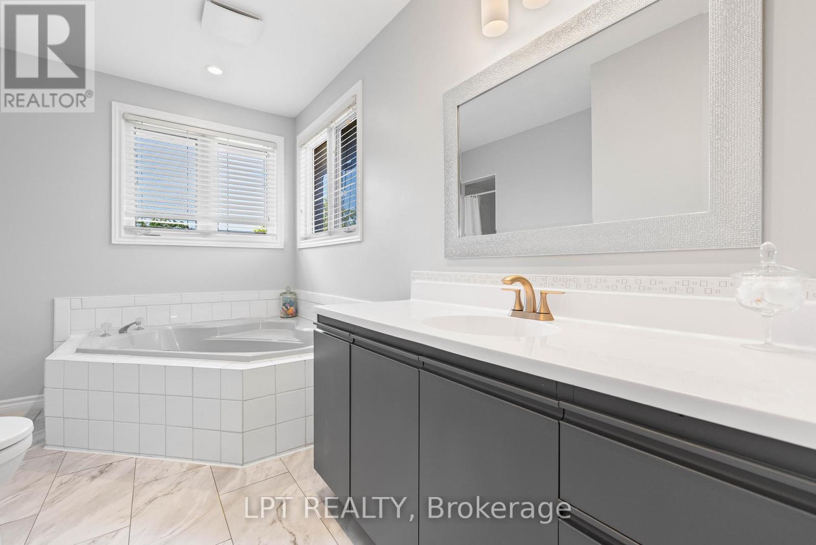 112 DORIS CRESCENT - 26