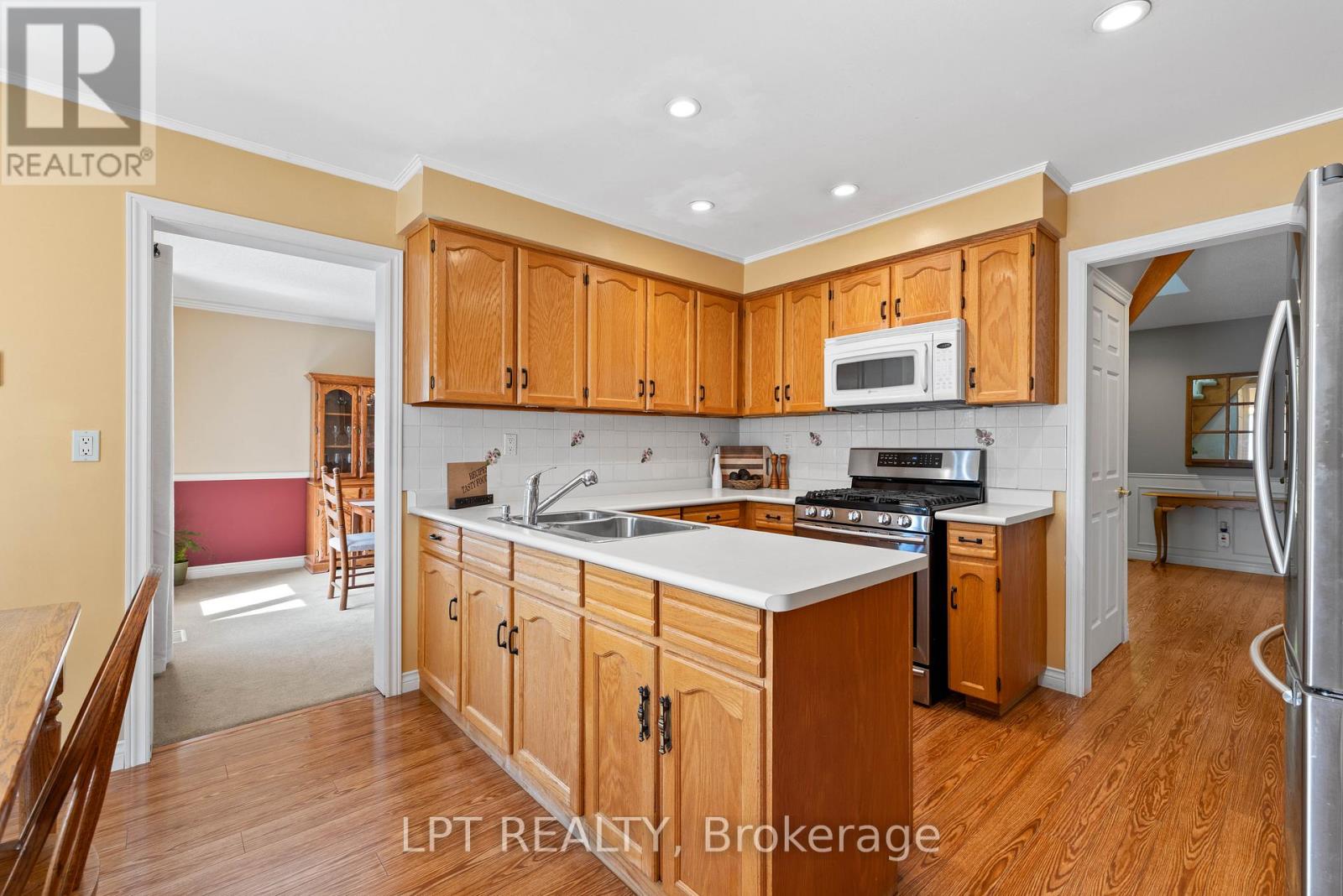112 DORIS CRESCENT - 13