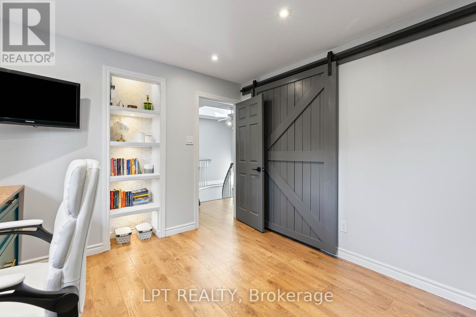 112 DORIS CRESCENT - 30