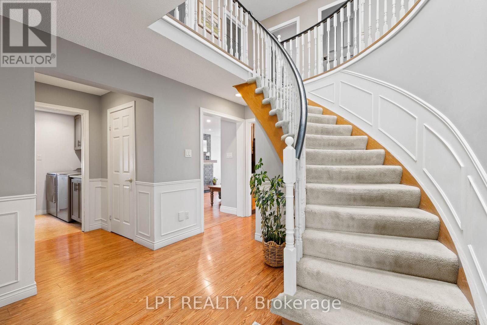 112 DORIS CRESCENT - 7