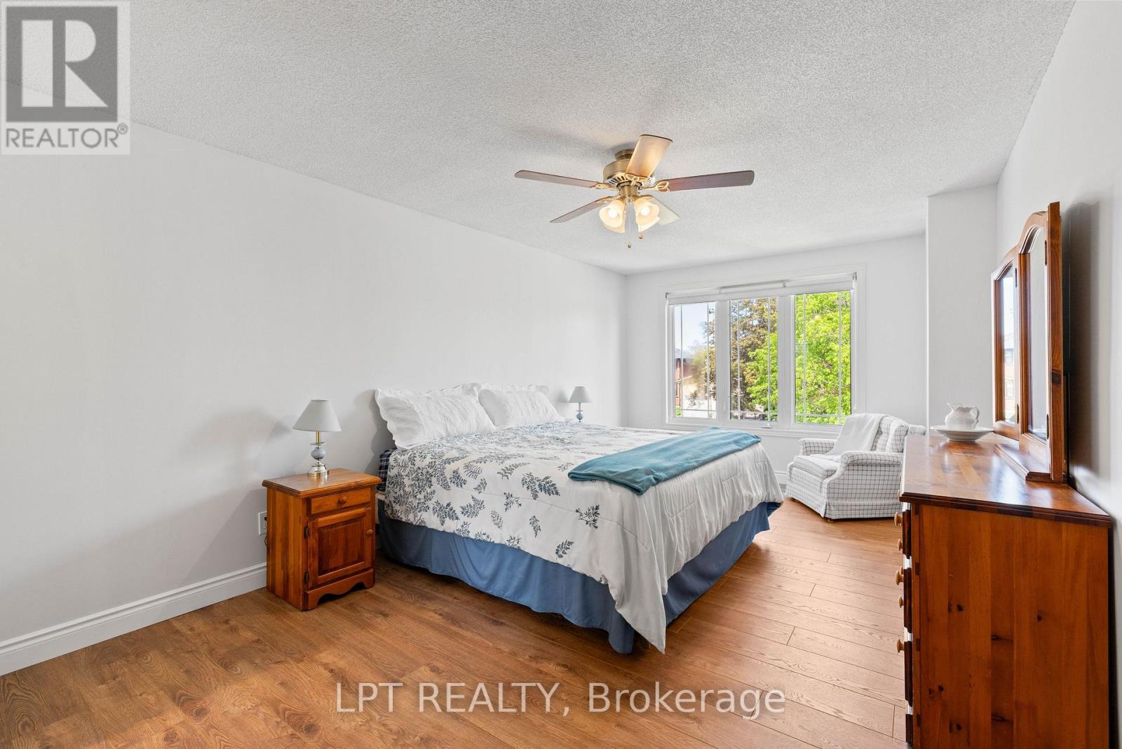 112 DORIS CRESCENT - 24