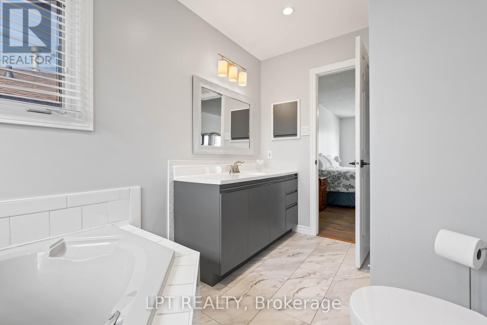 112 DORIS CRESCENT - 28