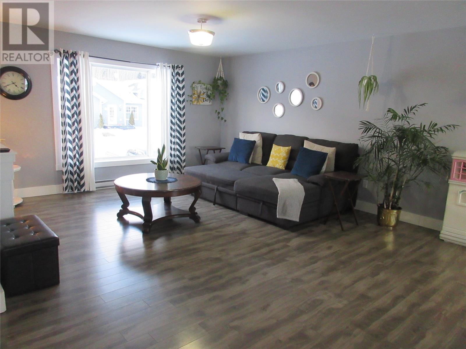 15 McDonald Crescent - 12