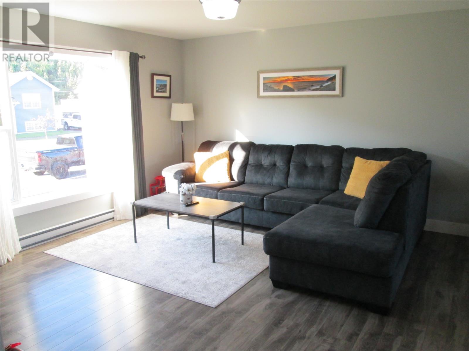 15 McDonald Crescent - 14