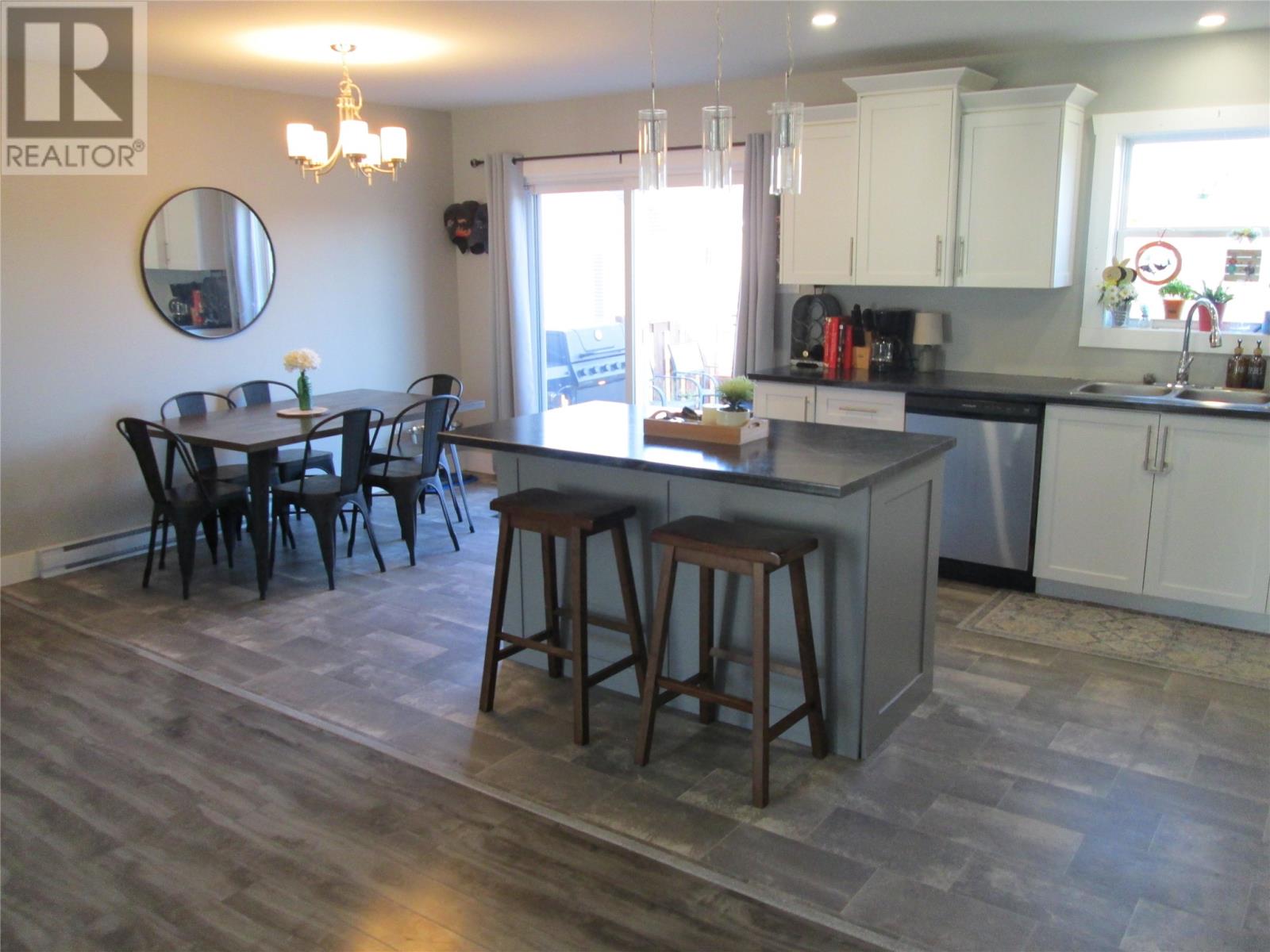15 McDonald Crescent - 16