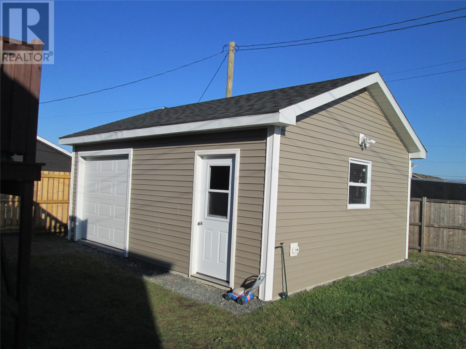 15 McDonald Crescent - 8