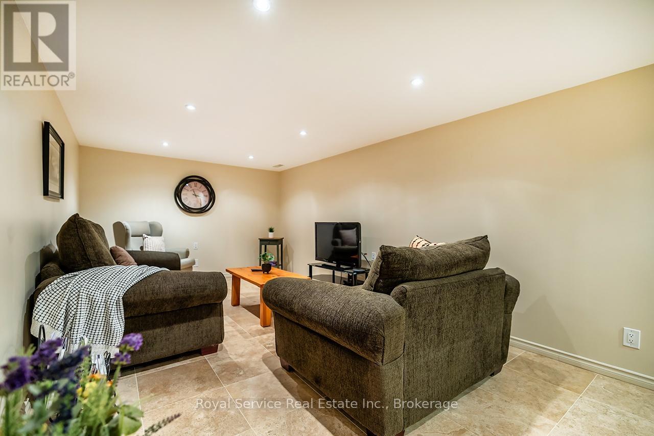 17 GORSEY SQUARE - 24