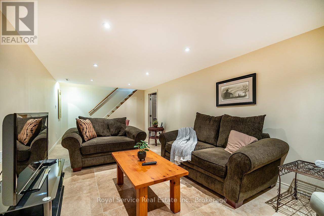 17 GORSEY SQUARE - 26