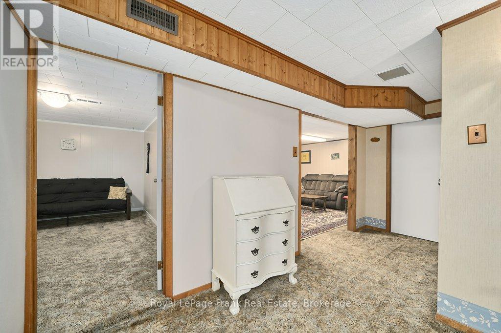 326 MARION AVENUE - 19