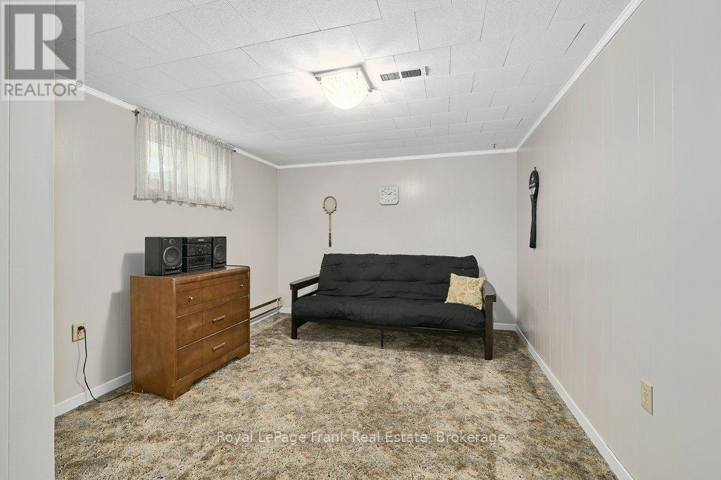 326 MARION AVENUE - 20